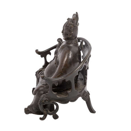 Sitzender Himmelsbeamter aus Bronze. CHINA, Qing-Dynastie (1644-1912). - Foto 4