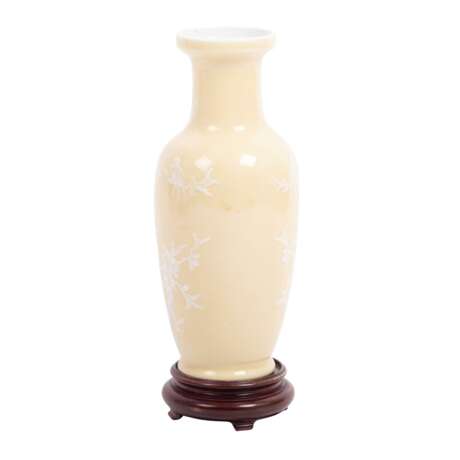Vase aus Porzellan. JAPAN, Meiji-Periode (1868-1912), - photo 2