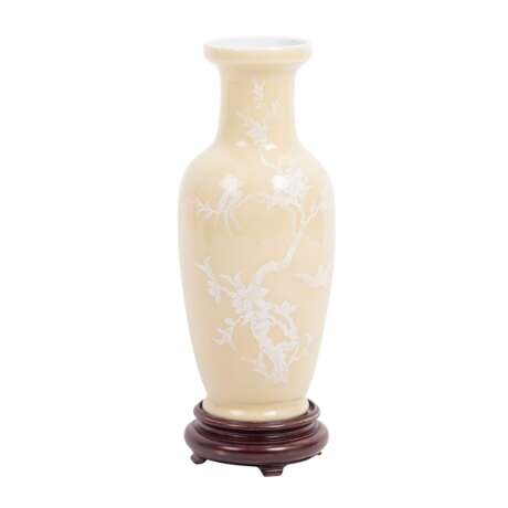 Vase aus Porzellan. JAPAN, Meiji-Periode (1868-1912), - Foto 3