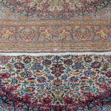 Orientteppich. KIRMAN/PERSIEN, 20. Jh., 236x200 cm. - фото 3