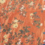TWO CHINESE EXPORT SILK BROCADE COVERLETS - photo 5