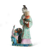 A CHINESE EXPORT PORCELAIN FAMILLE ROSE CANDLESTICK FIGURE GROUP - photo 2