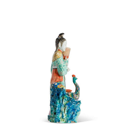 A CHINESE EXPORT PORCELAIN FAMILLE ROSE CANDLESTICK FIGURE GROUP - photo 6