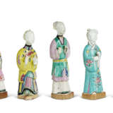 A GROUP OF FIVE CHINESE EXPORT PORCELAIN FAMILLE ROSE SMALL FIGURES - photo 4