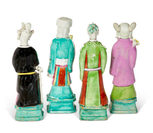 A GROUP OF FOUR CHINESE EXPORT PORCELAIN FAMILLE ROSE FIGURES OF IMMORTALS - фото 2