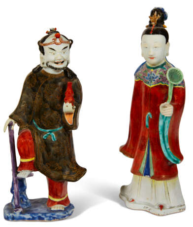 TWO CHINESE EXPORT PORCELAIN FAMILLE ROSE FIGURES OF IMMORTALS - photo 1