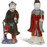 TWO CHINESE EXPORT PORCELAIN FAMILLE ROSE FIGURES OF IMMORTALS - photo 2