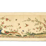 A CHINESE EXPORT PAINTED SILK WALL HANGING - фото 1