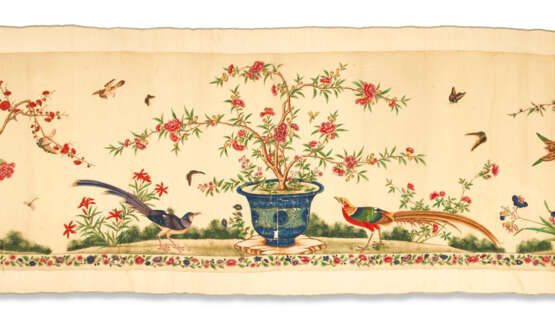 A CHINESE EXPORT PAINTED SILK WALL HANGING - фото 2