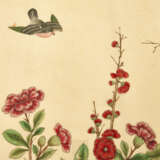 A CHINESE EXPORT PAINTED SILK WALL HANGING - Foto 5