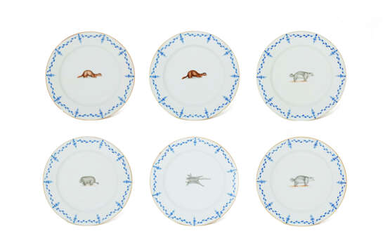 A SET OF SIX CHINESE EXPORT PORCELAIN PLATES - фото 1