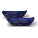 A PAIR OF CHINESE PAINTED ENAMEL INGOT-FORM DISHES - фото 2