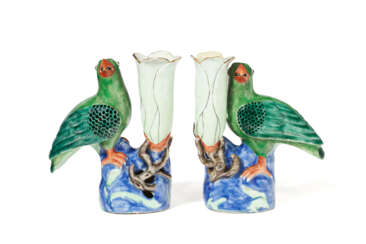 A PAIR OF CHINESE EXPORT PORCELAIN BIRD VASES