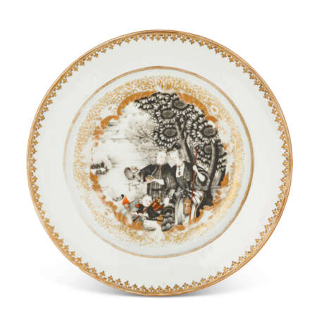 A CHINESE EXPORT PORCELAIN GILT AND GRISAILLE 'EUROPEAN SUBJECT' PLATE - photo 1