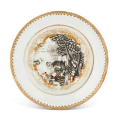 A CHINESE EXPORT PORCELAIN GILT AND GRISAILLE 'EUROPEAN SUBJECT' PLATE