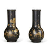 A PAIR OF JAPANESE LACQUERED BRONZE VASES - фото 1