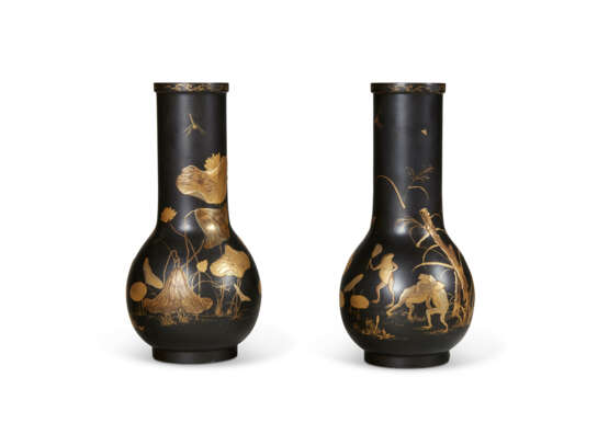 A PAIR OF JAPANESE LACQUERED BRONZE VASES - photo 1