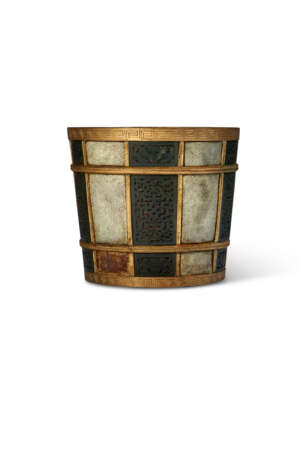 A CHINESE JADE AND SHAGREEN-INSET GILT-BRONZE JARDINIÈRE - Foto 2