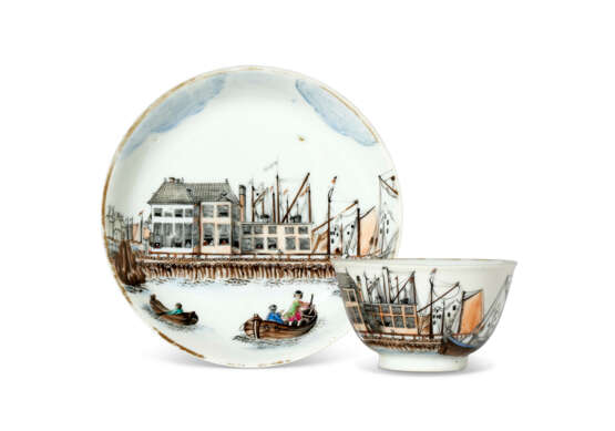 A CHINESE EXPORT PORCELAIN 'AMSTERDAM WATERFRONT' TEABOWL AND SAUCER - фото 1