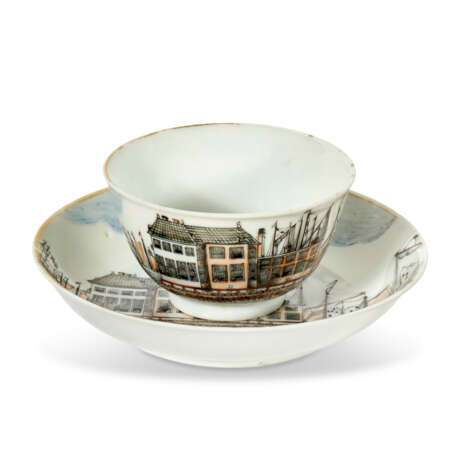 A CHINESE EXPORT PORCELAIN 'AMSTERDAM WATERFRONT' TEABOWL AND SAUCER - photo 2
