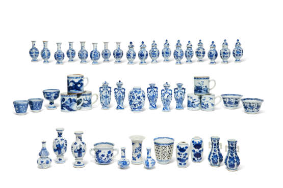 A GROUP OF FORTY-SEVEN CHINESE EXPORT PORCELAIN BLUE AND WHITE SMALL WARES - photo 1