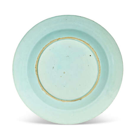 A SET OF EIGHTEEN FAMILLE ROSE 'CHERRY PICKERS' PLATES - Foto 8