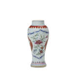 A SMALL CHINESE EXPORT PORCELAIN THREE-PIECE GARNITURE - photo 6