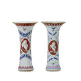 A SMALL CHINESE EXPORT PORCELAIN THREE-PIECE GARNITURE - фото 16