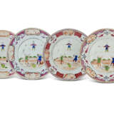 FOUR CHINESE EXPORT PORCELAIN FAMILLE ROSE 'ACROBATS' PLATES - photo 10