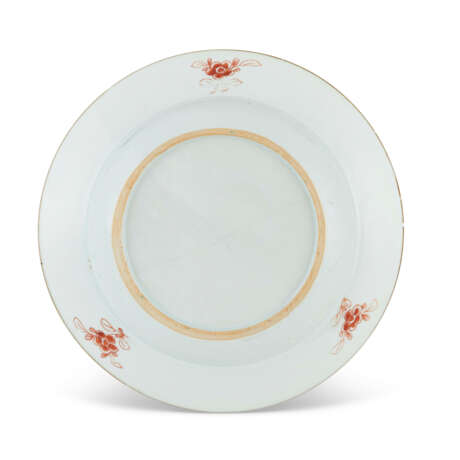 FOUR CHINESE EXPORT PORCELAIN FAMILLE ROSE PLATES - Foto 5