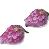 A PAIR OF CHINESE PEONY-FORM CUPS - Foto 6