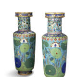 A PAIR OF CHINESE CLOISONNÉ ENAMEL ROULEAU VASES - фото 1