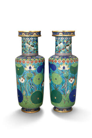A PAIR OF CHINESE CLOISONNÉ ENAMEL ROULEAU VASES - фото 3