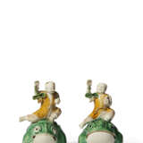 A SMALL PAIR OF CHINESE EXPORT PORCELAIN BISCUIT-GLAZED FIGURES OF LIU HAI - фото 5