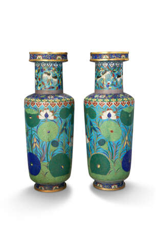 A PAIR OF CHINESE CLOISONNÉ ENAMEL ROULEAU VASES - фото 4