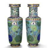 A PAIR OF CHINESE CLOISONNÉ ENAMEL ROULEAU VASES - photo 4