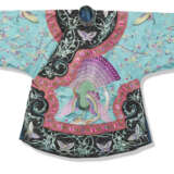 A CHINESE EMBROIDERED SILK SHORT ROBE - photo 1