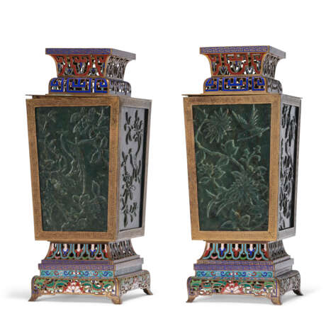 A PAIR OF CHINESE JADE AND CHAMPLEVÉ ENAMEL LANTERNS - фото 2