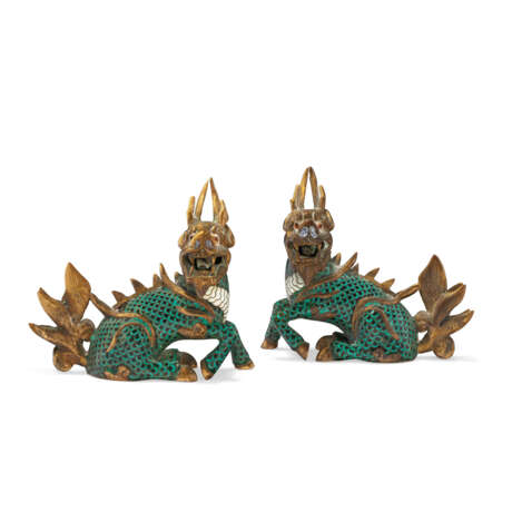 A PAIR OF CHINESE CLOISONNÉ ENAMEL FIGURES OF QILIN - фото 1