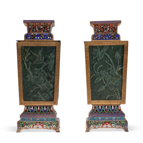 A PAIR OF CHINESE JADE AND CHAMPLEVÉ ENAMEL LANTERNS - фото 3