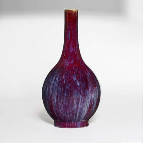 A CHINESE FLAMBÉ-GLAZED BOTTLE VASE - Foto 2