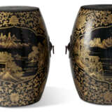 A PAIR OF CHINESE EXPORT GILT-DECORATED BLACK-LACQUERED WOOD BARREL-FORM GARDEN SEATS - фото 4