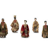 A GROUP OF CHINESE WOOD AND CLOTH FIGURES - Foto 1