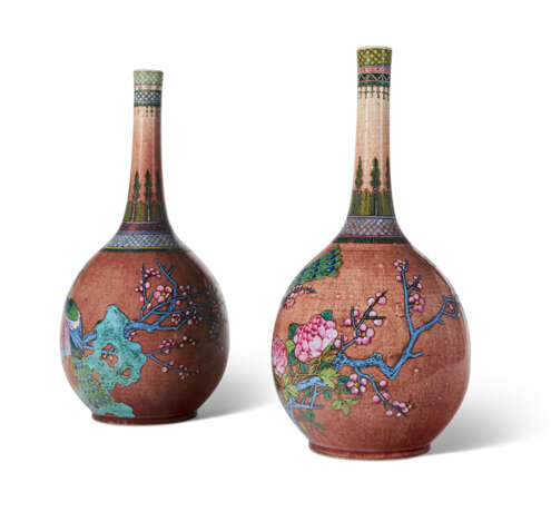 A PAIR OF CHINESE PALE-COPPER-RED-GLAZED AND ENAMELED 'PEACH BLOSSOM' BOTTLE VASES - фото 2