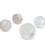 A GROUP OF GRADUATED ROCK CRYSTAL SPHERES - Foto 1