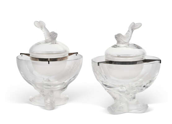 A PAIR OF LALIQUE COLORLESS AND FROSTED GLASS 'IGOR' CAVIAR SERVERS - фото 1