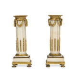 A PAIR OF LATE LOUIS XVI ORMOLU-MOUNTED WHITE MARBLE CANDLESTICKS - фото 5
