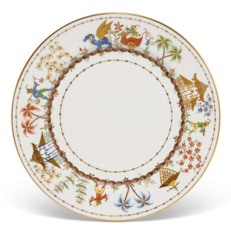 AN ASSEMBLED FRENCH (LE TALLEC) PORCELAIN PART DINNER SERVICE - фото 2