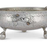 AN AMERICAN SILVER AND MIXED-METAL SERVING BOWL - фото 2
