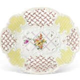 A WORCESTER PORCELAIN RETICULATED DISH - photo 1